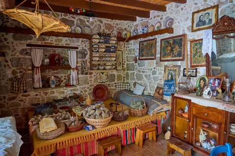 Niotis Restaurant, Rustic cuisine with earthenware crockery, handmade decorations and antique