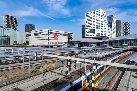 Utrecht Centraal railway station, tracks and concourse, trains of Nederlandse Spoorwegen N.V. state