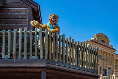 Character from the Country Bear Jamboree attraction welcome guests in the Frontierland area of