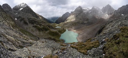 View of mountain landscape, turquoise-blue mountain lake Großer Gradensee, behind summit of