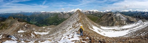 Mountain panorama, mountaineer climbing to the summit of Böses Weibl, view of mountain landscape