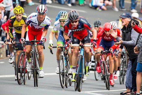 MELBOURNE, AUSTRALIA, FEBRUARY 1: Cadel Evans and the peloton struggle up a hill in the inaugral