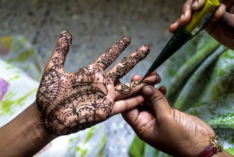 A woman showing mehandi henna applied on a girls hand, Tamil Nadu, South India, India, Asia