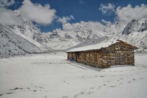 Cabin in high altitude in Himalayas mountains near Kanchenjunga, the third tallest mountain in the