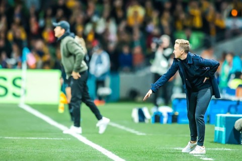 MELBOURNE, AUSTRALIA, JULY 31: Bev PRIESTMAN, head coach of Canada shouts commands as Australia