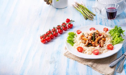 Turkey fricassee on rice with asparagus and peppers