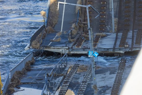 Partial collapse of the Carola Bridge. Over a length of around 100 metres, the section on which the