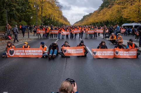 Germany, Berlin, 28.10.2023, Climate activists protest with mass occupation, Climate activists