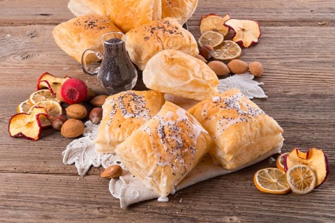 Puff pastry with cinnamon sugar