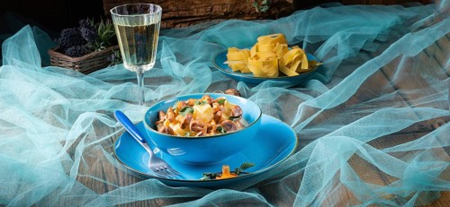 Pappardelle with cheese sauce and fresh chanterelles