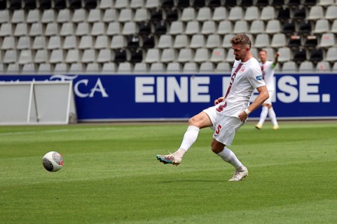 Alexander Sorge (Kickers Offenbach) scored to equalise 1:1 in the match of the Football-RL SW