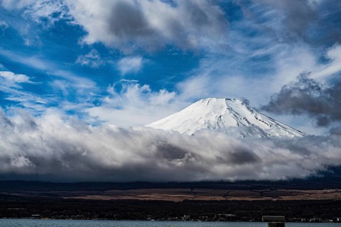 Mount Fuji and majestic sky (taken from Lake Yamanaka). Shooting Location: Yamanashi Prefecture