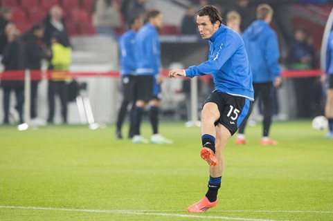 Football match, captain Marten DE ROON Atalanta Bergamo taking a shot and warming up in front of