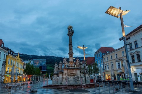 Evening atmosphere, rain clouds over the main square, plague column column, Leoben, Styria,