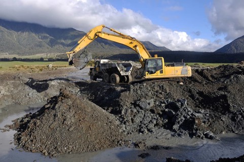 30 ton digger collects blue clay for lining an effluent pond next to a rotary dairy in Westland,