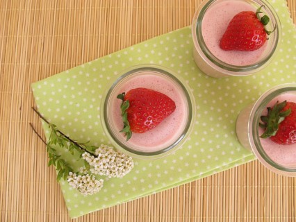 Strawberry dessert with gelatine and fresh strawberries