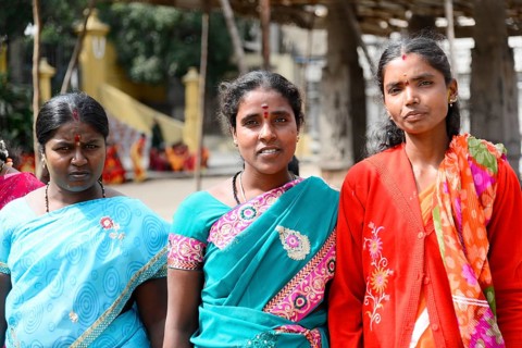 Ekambareshvara Temple, Kanchipuram, Tamil Nadu, India, Asia, Group of woman in vividly patterned