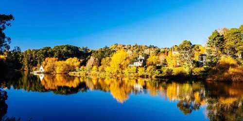 DAYLESFORD, AUSTRALIA, MAY 12 2024: Landscape around Lake Daylesford in a cool late autumn