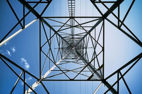 High-voltage pylon, electricity prices