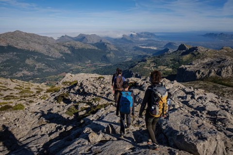 Hikers descending the Puig Tomir towards Fartaritx, Majorca, Balearic Islands, Spain, Europe