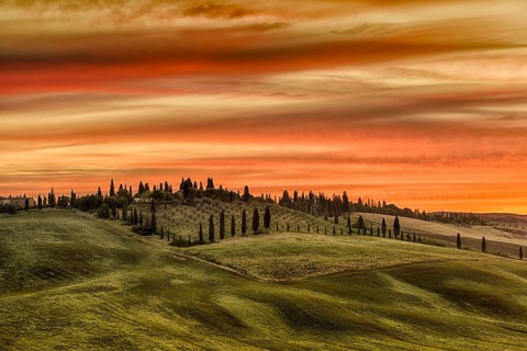 A beautiful sunrise over the hills of Tuscany