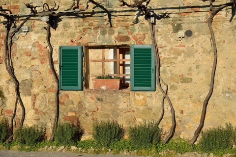 Monteriggioni is a medieval walled town, located on a natural hillock, in the Siena Province of