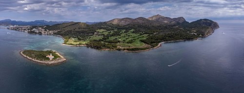 Beach and island of Alcanada, Club de Golf Alcanada, Alcudia, Majorca, Balearic Islands, Spain,