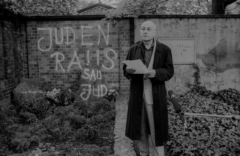 GDR, Berlin, 12 May 1990, demonstration/ rally against the desecration of Brecht's grave, Jews out,