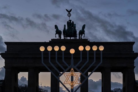 Germany, Berlin, 02.01.2025, Hanukkah candlestick Pariser Platz, in front of the Brandenburg Tor,
