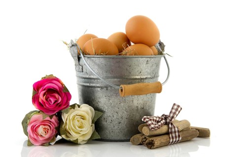 Sink bucket with brown easter eggs