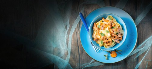 Pappardelle with cheese sauce and fresh chanterelles