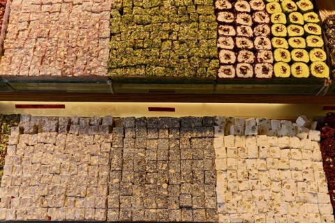 Sale, Sweets, Istiklal Caddesi shopping street, Beyoglu, Istanbul, European part, Istanbul