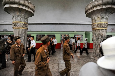 09.08.2012, Pyongyang, North Korea, Asia, People leaving an underground train on the platform of a