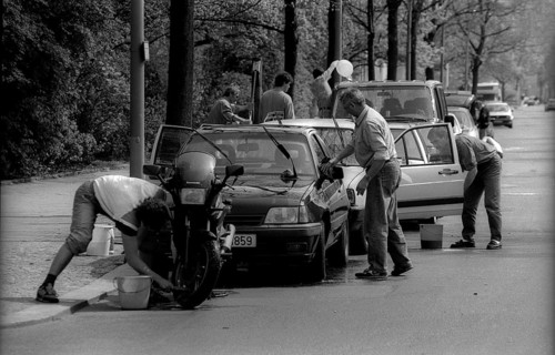 Germany, Berlin, 23.04.1992, Car - washing in the Gartenstraße in Wedding, Europe