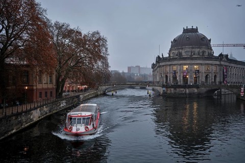Germany, Berlin, 26.12.2024, Bodemuseum (Kaiser-Friedrich-Museum), Museum Island, Monbijou Bridge,