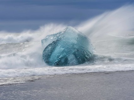 Diamond Beach, iceberg in the surf, near Jökulsarlon glacier lagoon, Vatnajökull National Park,