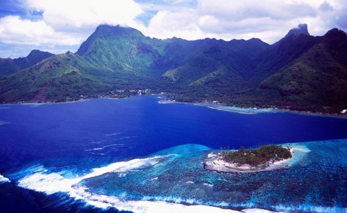 French Polynesia: Cook Bay on Moorea Island