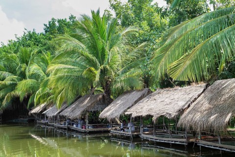 Lakeside bamboo shack restaurant near phnom penh cambodia