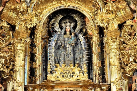 Detail of a Baroque altar with a gilded statue of the Madonna and Child Jesus, Iglesia de Santa