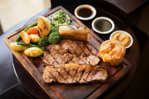 Roast beef and vegetables classic traditional english british meal