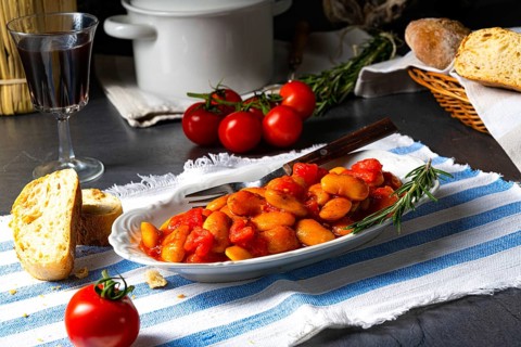 Gigantes Plaki Baked beans in tomato sauce