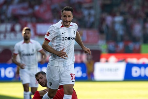 Football match, captain Christian GÜNTER SC Freiburg on the run, Voith-Arena football stadium,