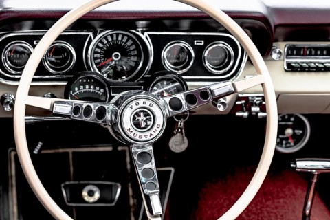 Vintage Ford Mustang, built in 1966, 4700 cc, 225 hp, 200 km/h, close-up of the dashboard with