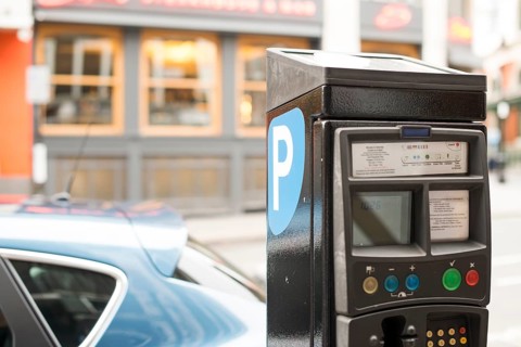 Paid parking space and payment machine