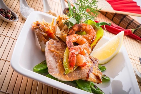 Shrimps with fish and vegetables