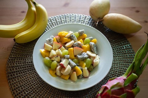 07.04.2019, Singapore, Republic of Singapore, Asia, Freshly prepared fruit salad with mango,