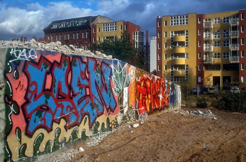 Germany, Berlin, 20.10.1991, Potsdamer Platz with concrete remains, graffiti, Europe
