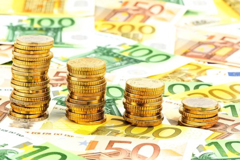 Stack of coins, falling curve, symbolic photo for falling interest rates and falling costs