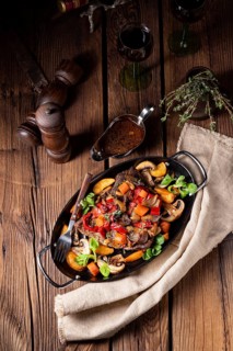 Tender beef with various vegetables