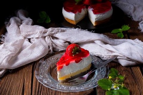 Delicious strawberry cream cheese tart with sponge base